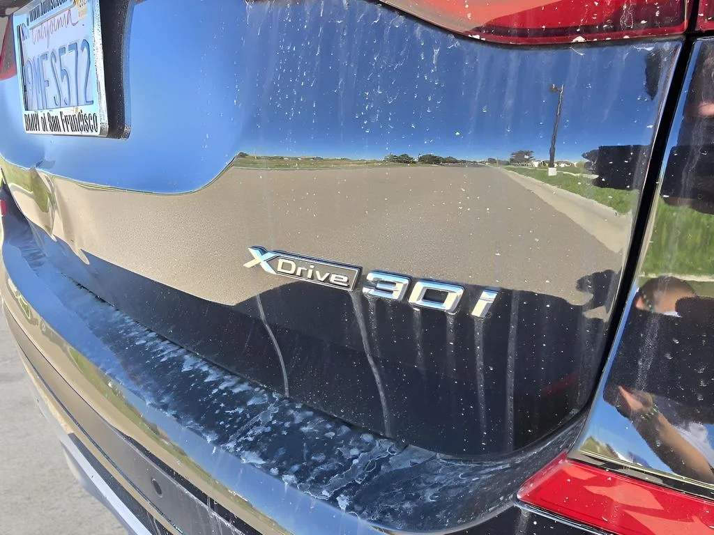 Used 2020 Jet Black BMW xDrive30i image 9