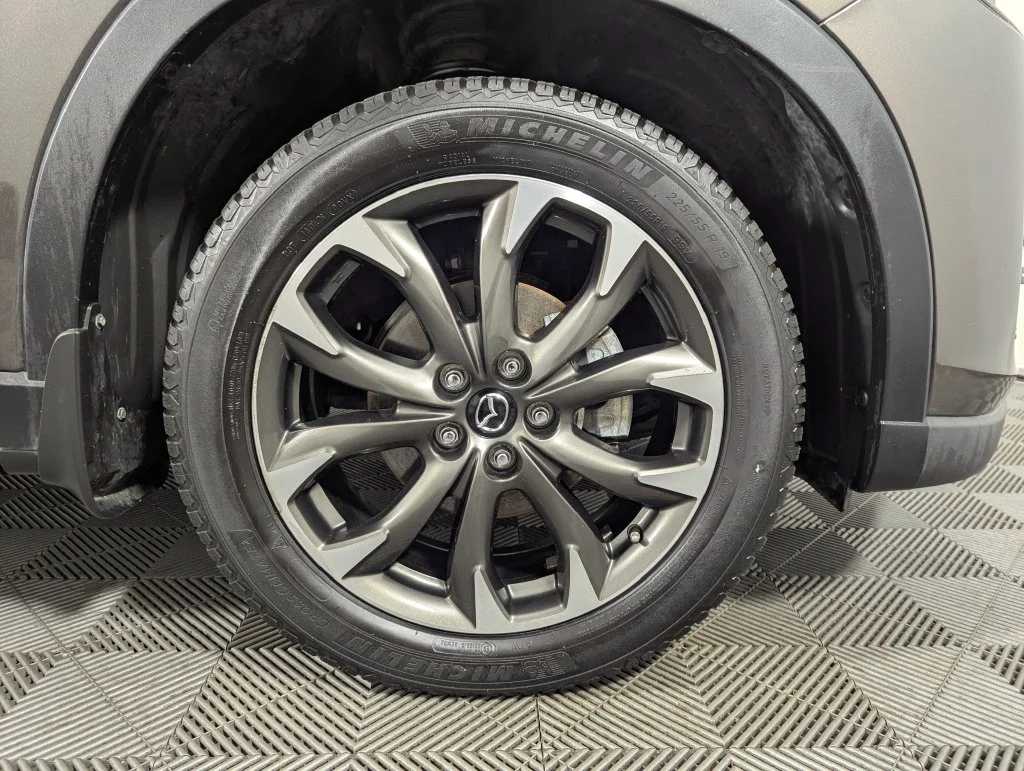 Used 2016 Silver Mazda Grand Touring AWD w/ Technology Pkg image 45