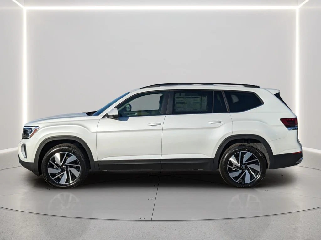 New 2026 White/off-white Volkswagen SE w/Technology image 6