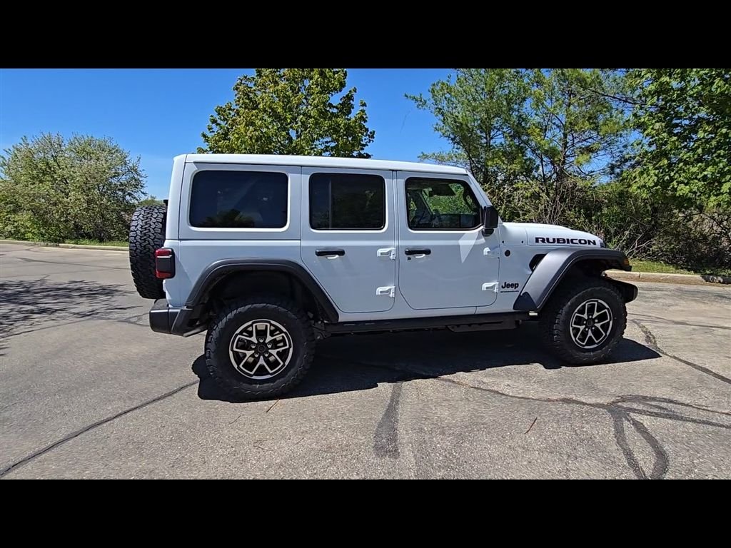 New 2026 Bright White Clear-Coat Exterior Paint Jeep Rubicon image 8