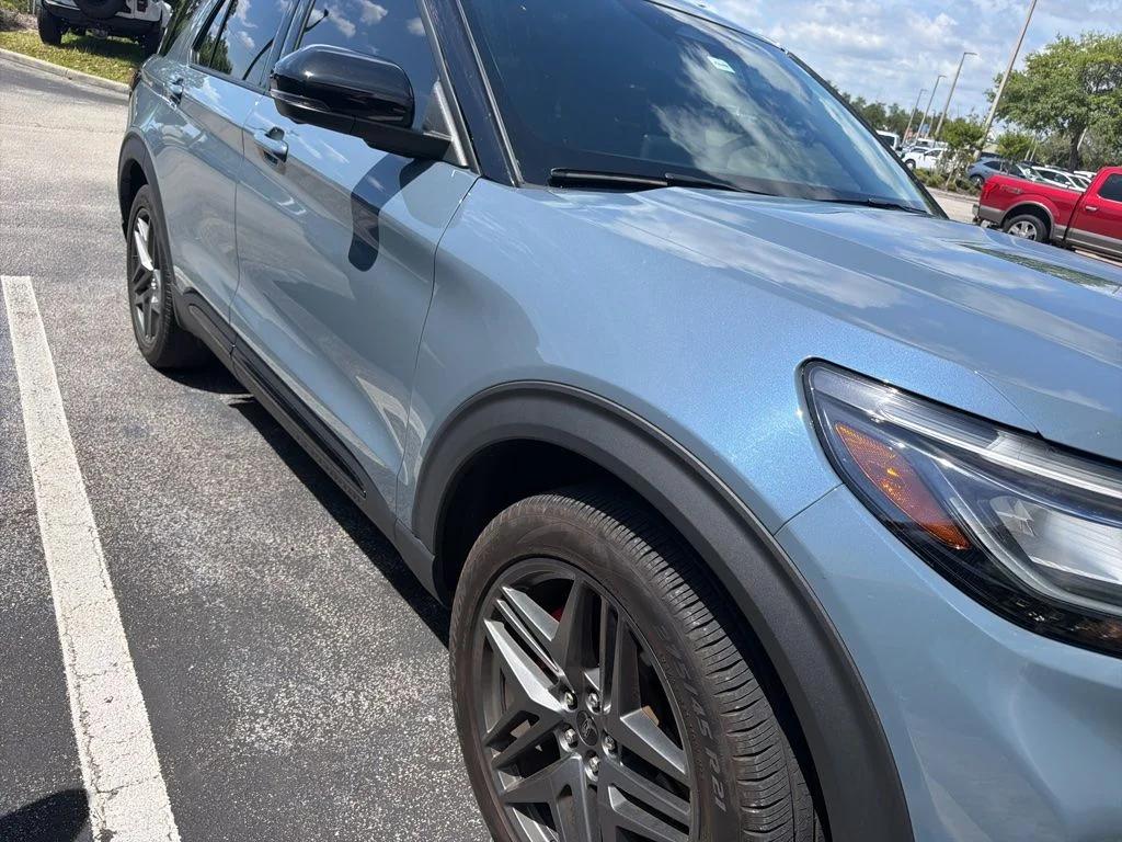 2025 Ford Explorer ST (PL535)'s photo