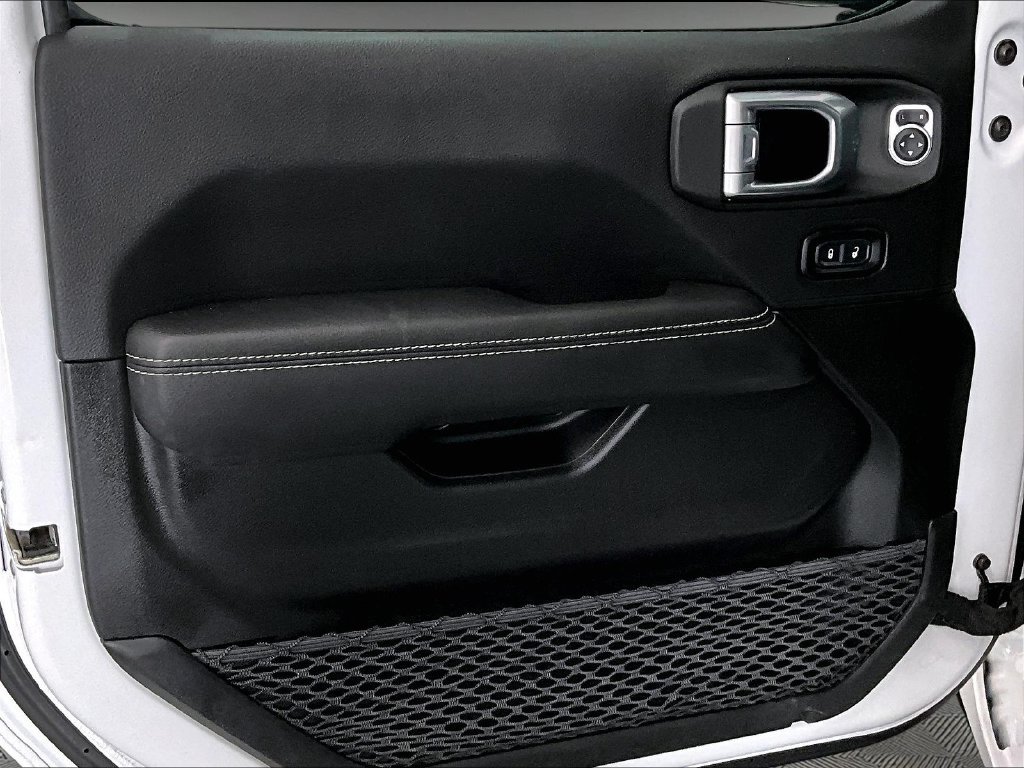 Used 2023 White Jeep Sahara image 9