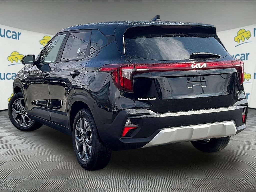 Used 2024 Black Kia LX image 4