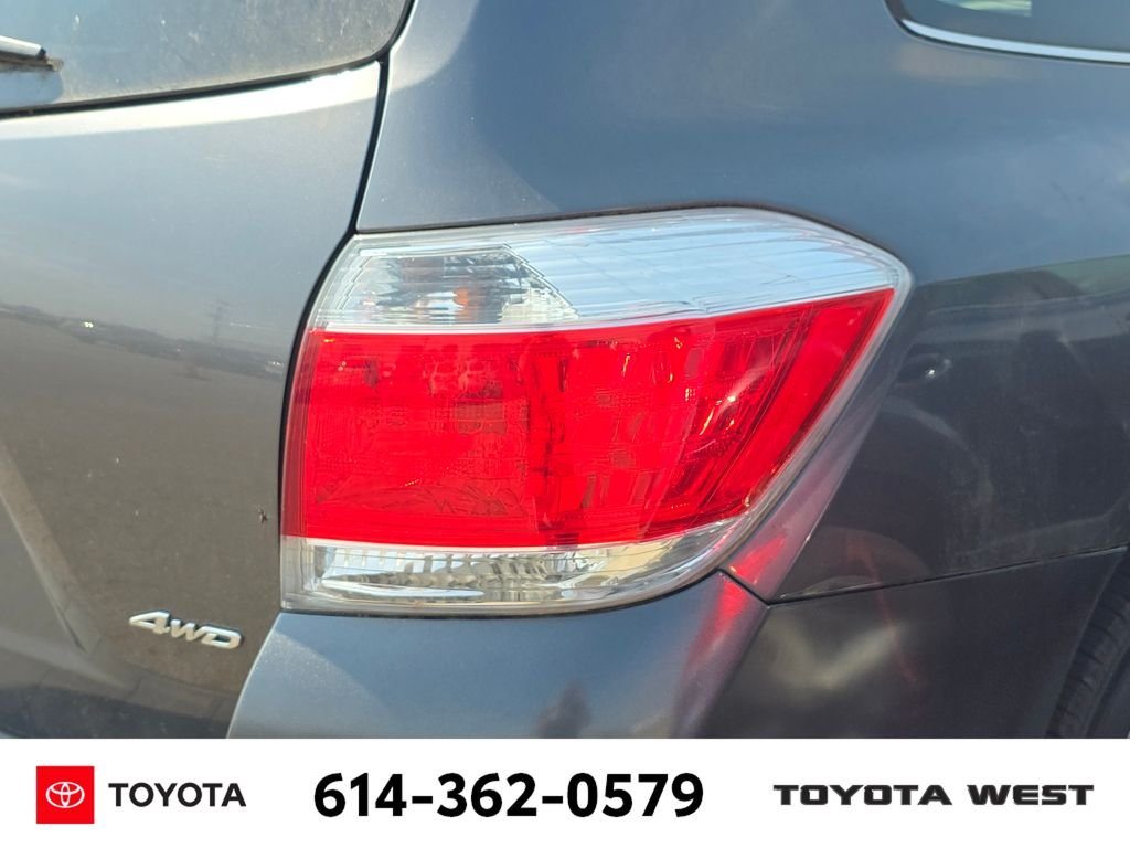 Used 2013 Gray Toyota SE image 9