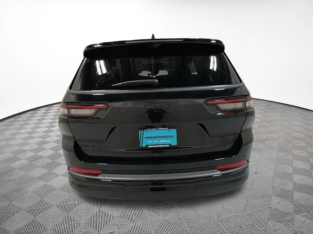 New 2026 Diamond Black Crystal Pearlcoat Jeep Limited Reserve image 10
