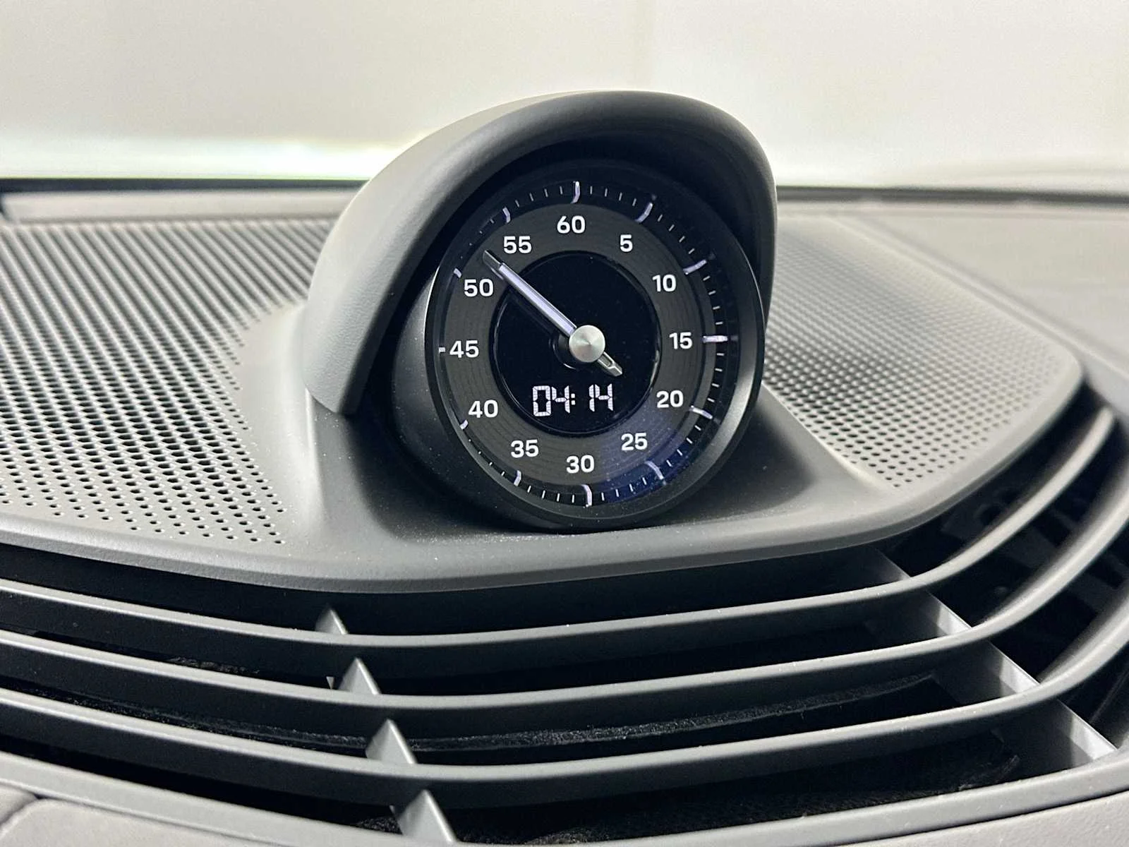 2025 Porsche Taycan Base - Photo 16