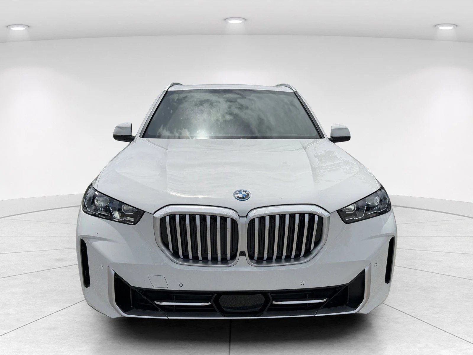 New 2026 Alpine White BMW xDrive50e image 2