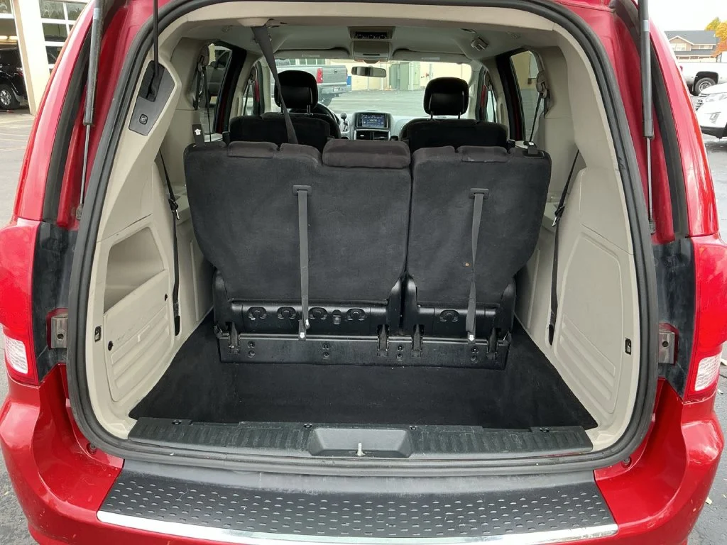 Used 2014 Red Dodge SXT image 27