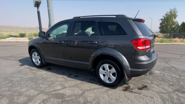 Used 2016 Gray Dodge SE image 6