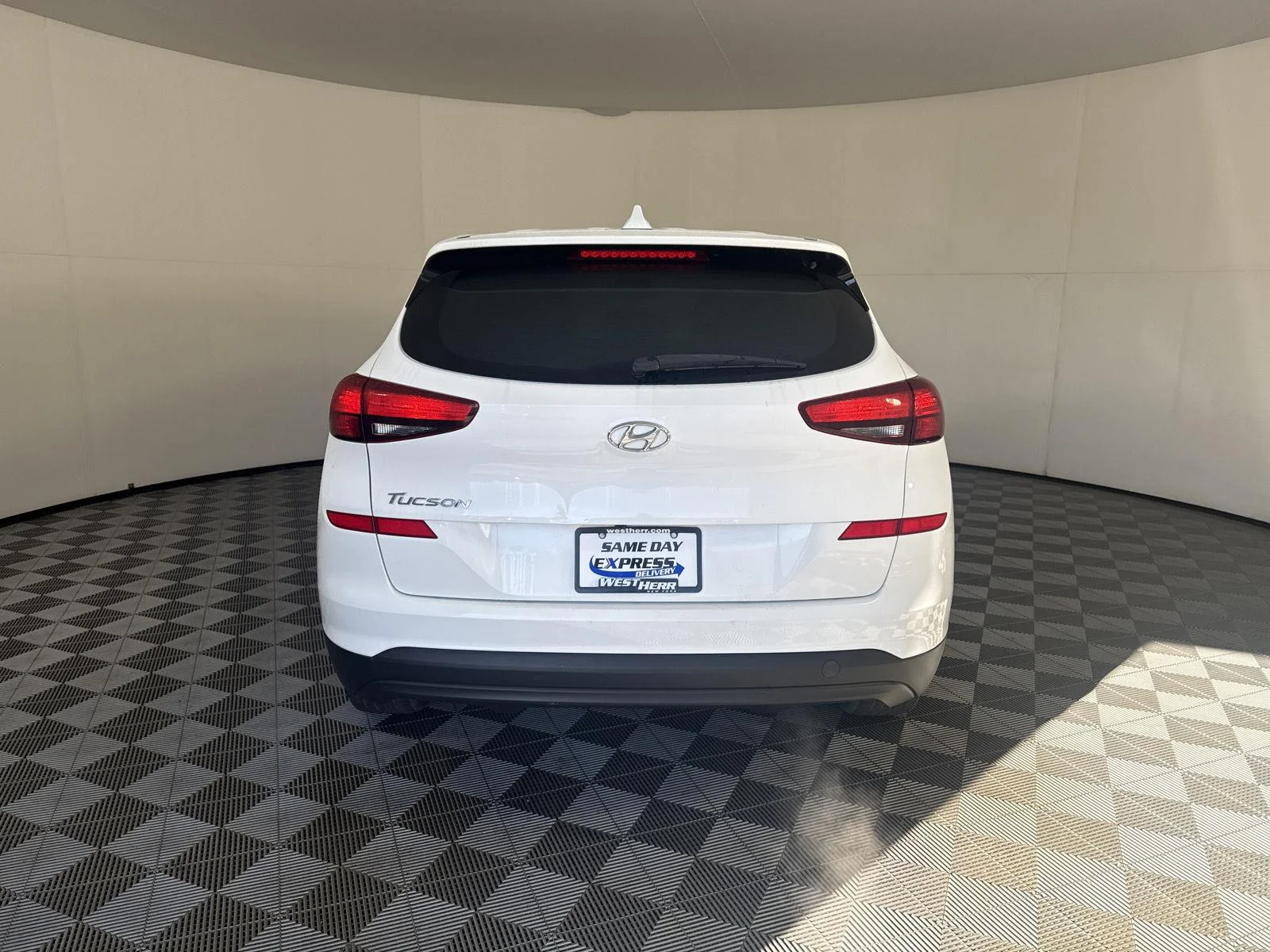 Used 2019 White Pearl Hyundai SE image 6