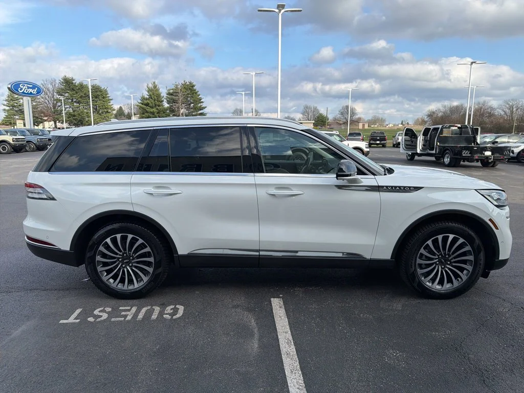 Used 2023 Pristine White Lincoln Reserve image 6