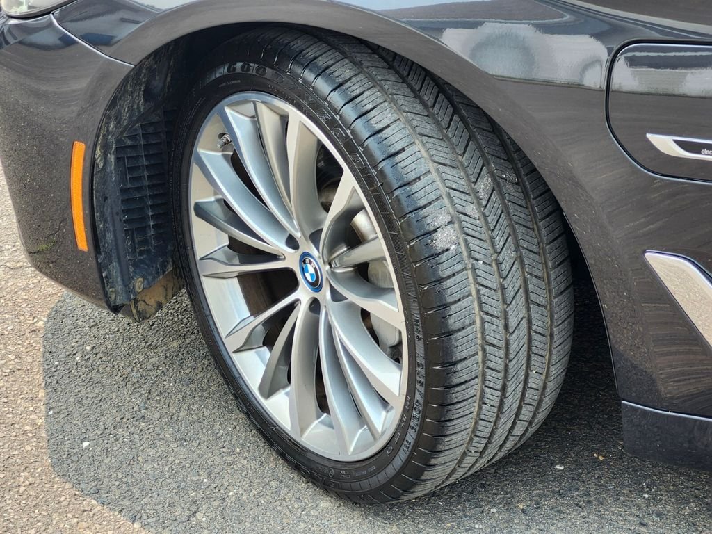 Used 2023 Gray BMW 530e iPerformance image 36