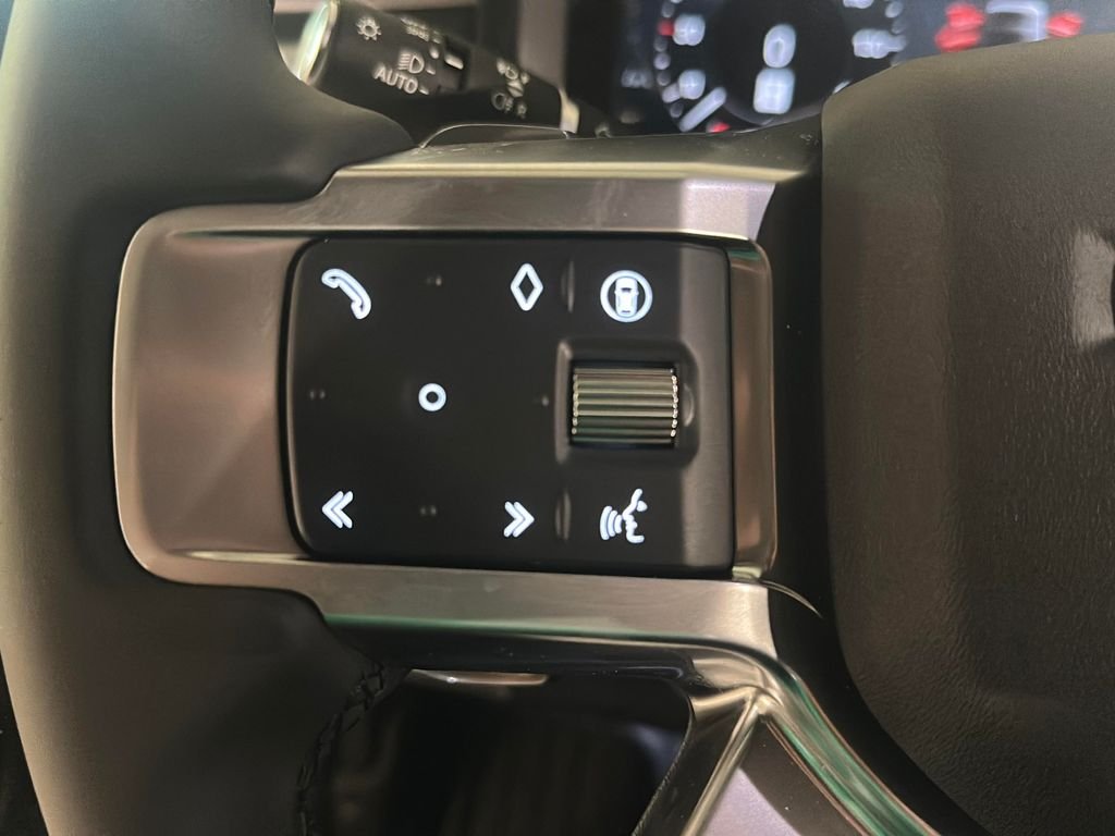 Used 2025 Santorini Black Metallic Land Rover Dynamic SE image 22