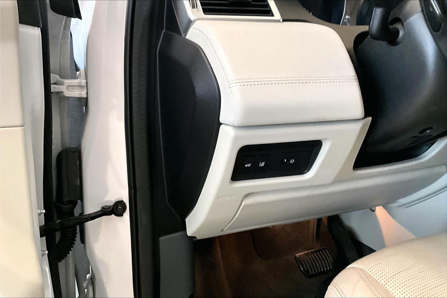 Used 2017 Fuji White Land Rover HSE image 30