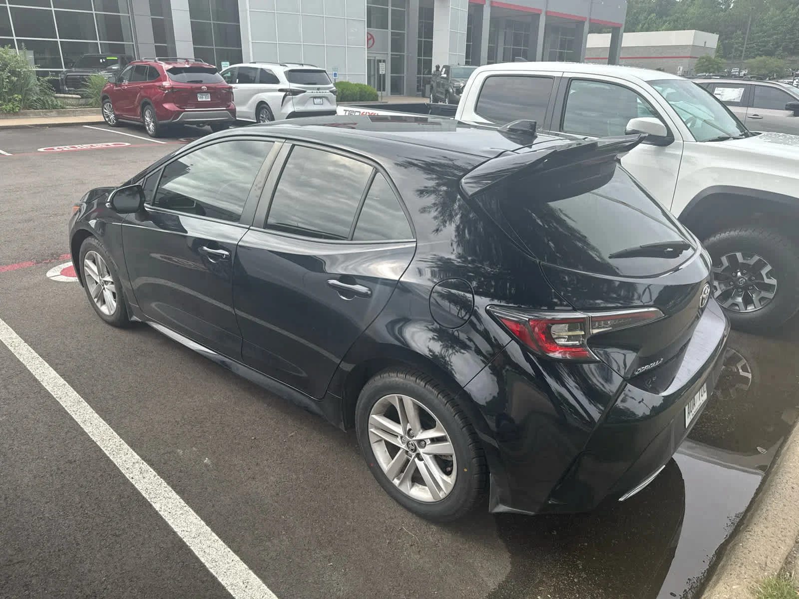 Used 2022 Midnight Black Metallic Toyota SE image 3