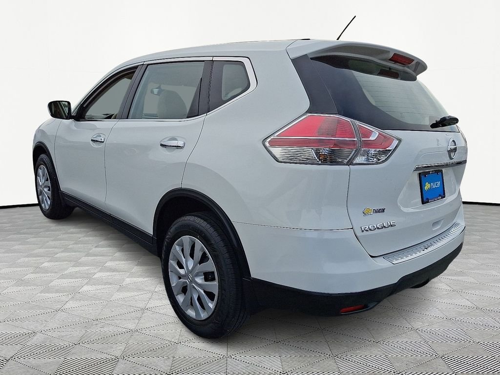 Used 2015 White Nissan S image 5