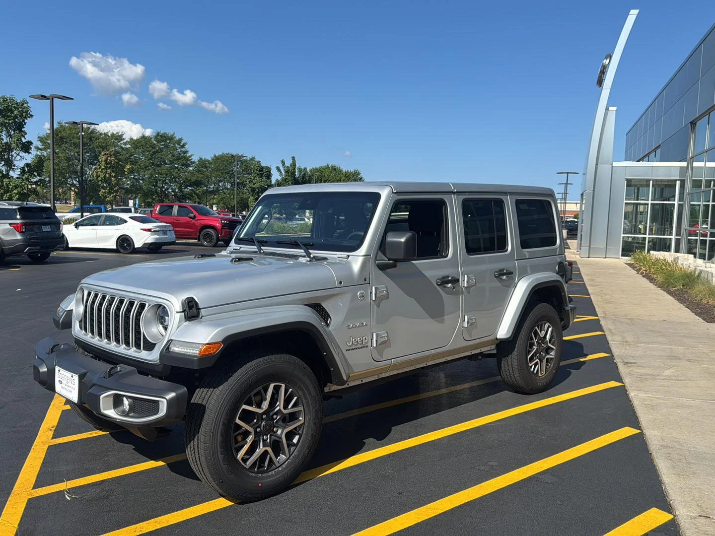 Used 2024 Silver Zynith Clearcoat Jeep Sahara image 6