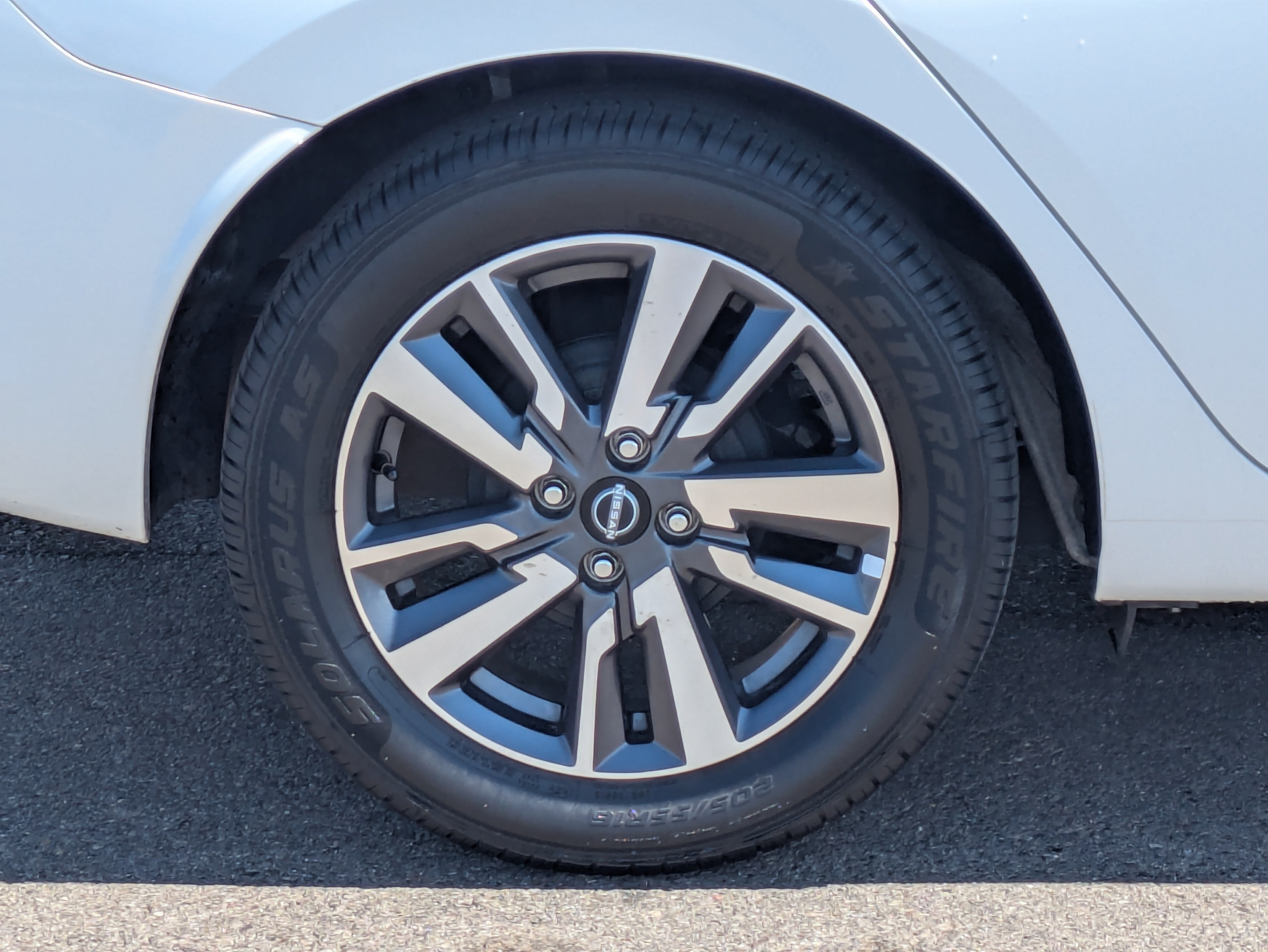 Used 2024 Aspen White Tricoat Nissan SV image 9
