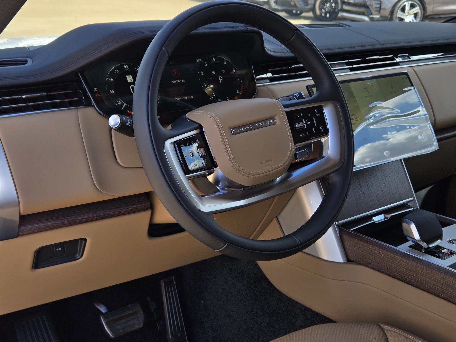 New 2025 Fuji White Land Rover SE image 28