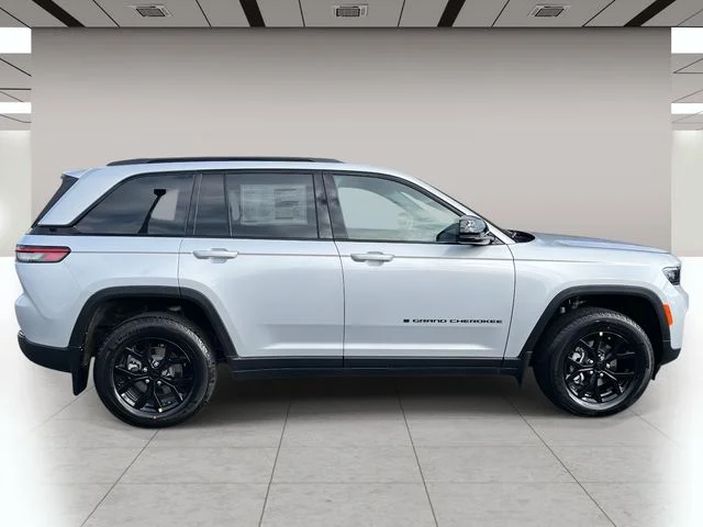 New 2025 Silver Zynith Exterior Paint Jeep  image 2