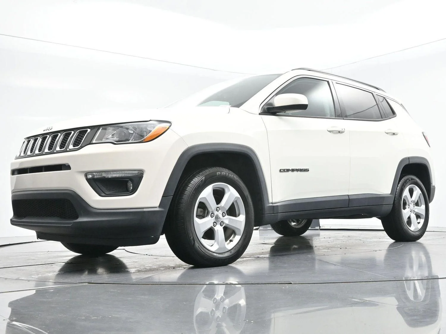 Used 2019 White Clearcoat Jeep Latitude image 45
