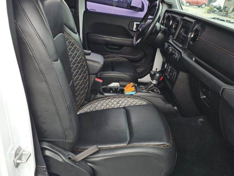 Used 2022 Bright White Clearcoat Jeep Unlimited High Altitude image 5