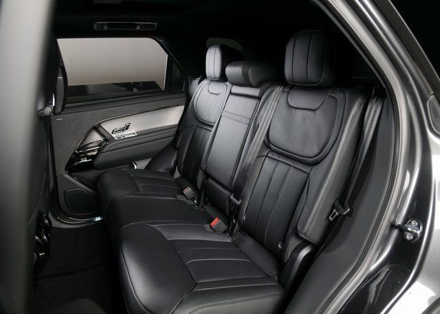 New 2026 Carpathian Grey Land Rover SE image 5