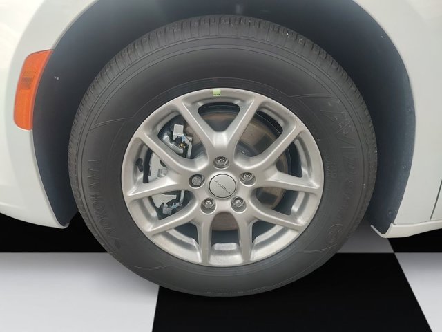 New 2027 Bright White Clear-Coat Exterior Paint Chrysler Select image 14