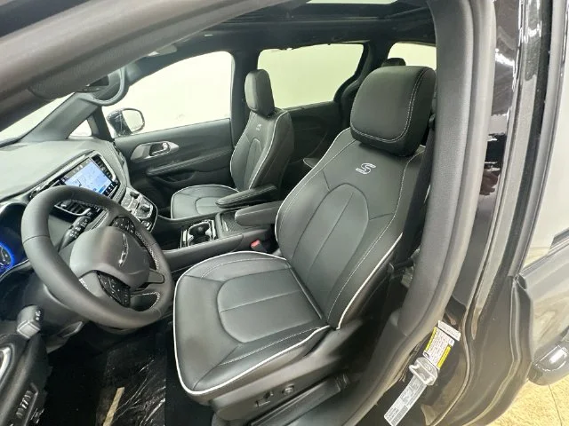 2026 Chrysler Pacifica Limited - Photo 15