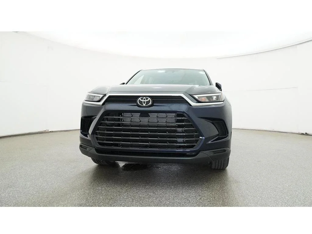 Used 2025  Toyota XLE image 37