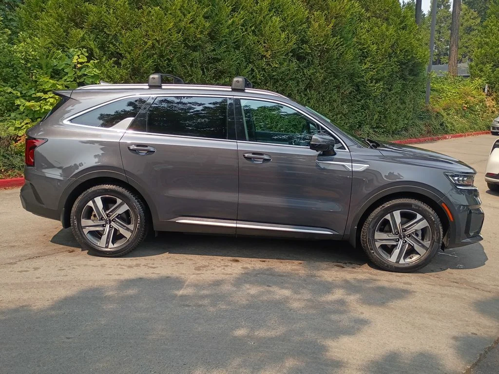 Used 2023 Platinum Graphite Kia SX Prestige image 3
