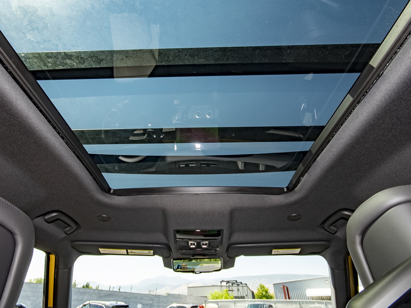 New 2026 Deep Sandglow Yellow Land Rover  image 51