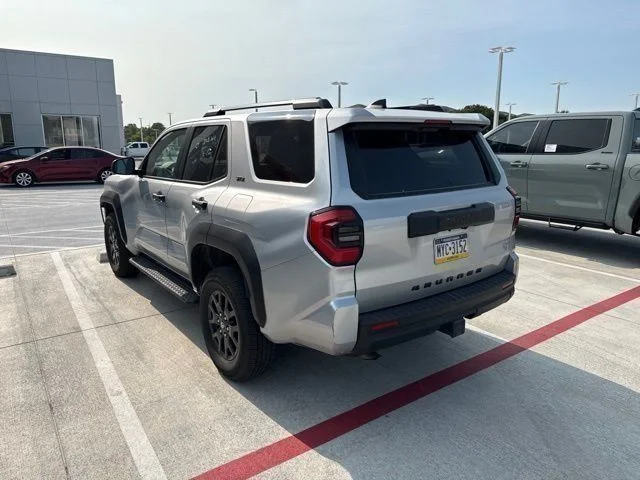 Used 2025  Toyota SR5 image 3