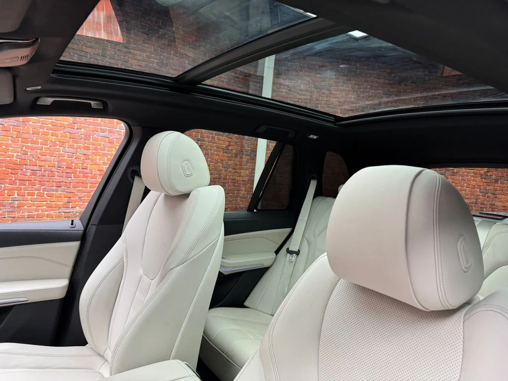Used 2022 Brown BMW xDrive40i image 3