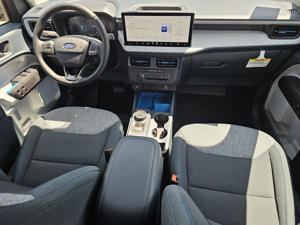 New 2025 Oxford White Ford XLT image 22