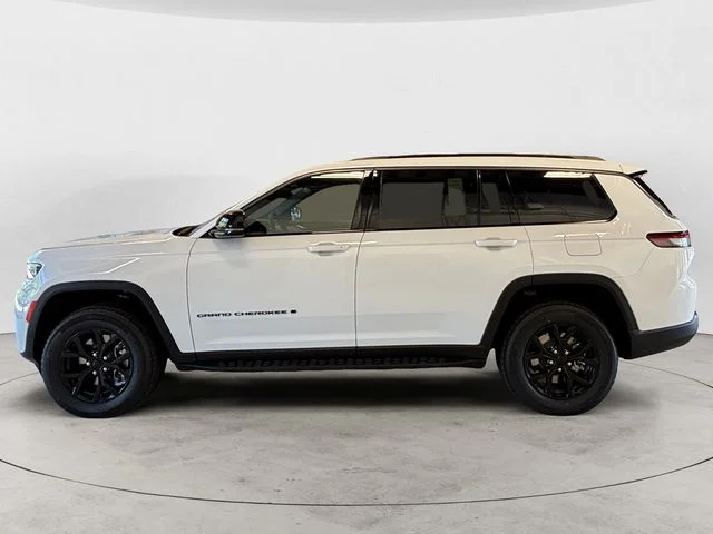 New 2026 White Jeep Altitude image 2
