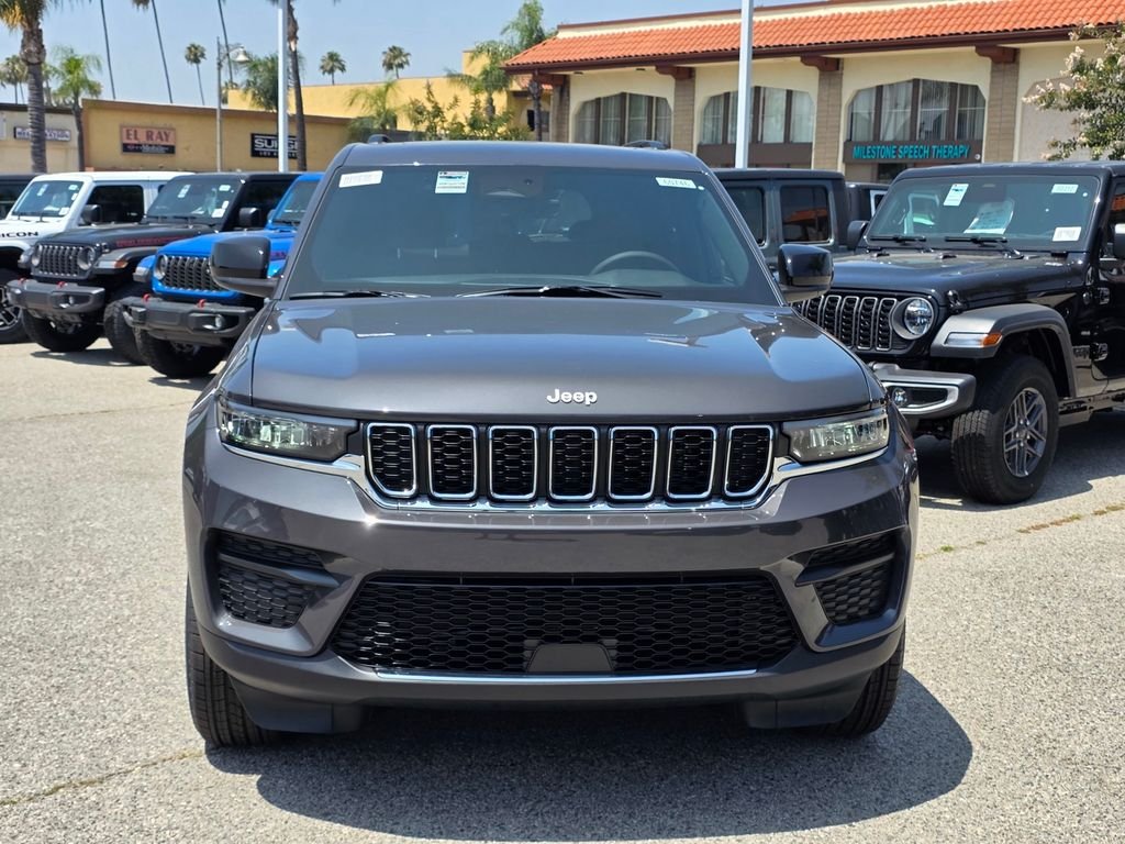 New 2026 Baltic Gray Metallic Clear-Coat Exterior Paint Jeep Laredo X image 2
