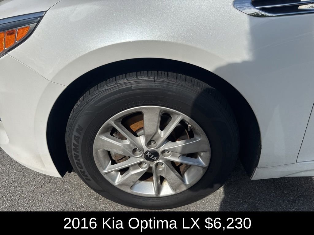 Used 2016 Snow White Pearl Kia LX image 9