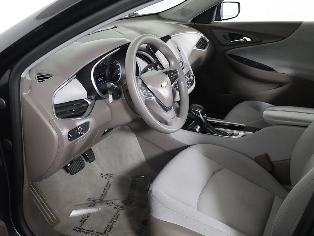 Used 2023 Gray Chevrolet LT image 20