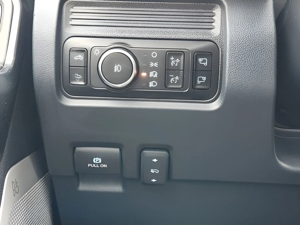 Used 2025 Gray Ford Platinum image 23