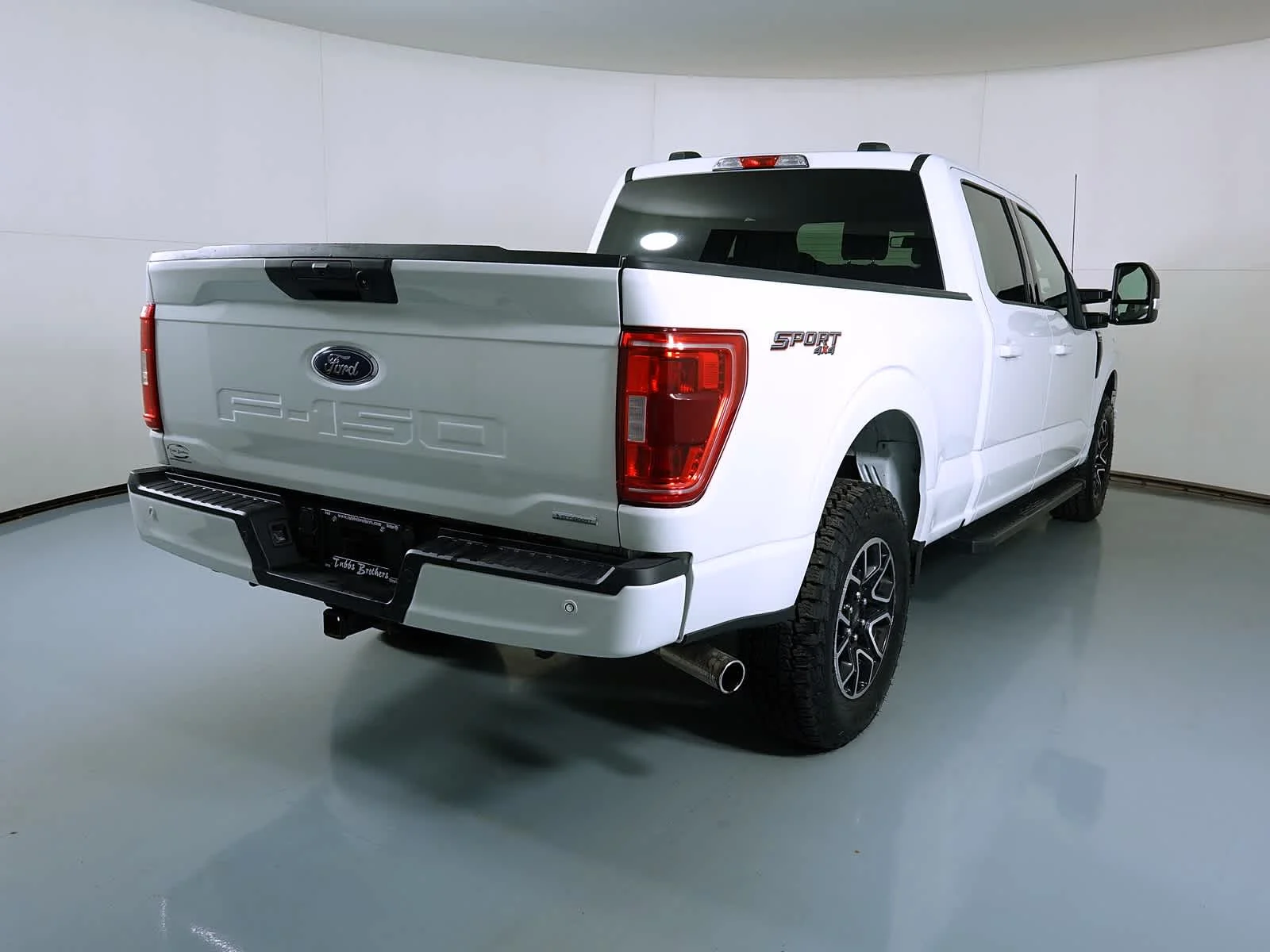Used 2022 Oxford White Ford XLT image 3