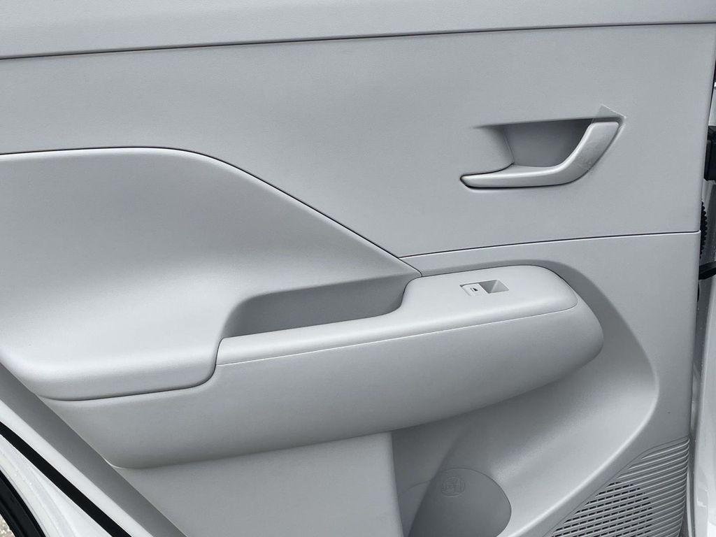New 2026 White Hyundai SEL Sport FWD image 9