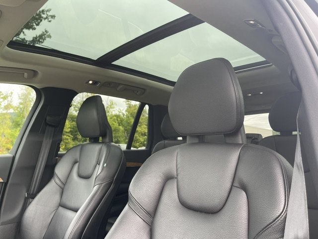 Used 2021 Black Volvo Momentum image 17