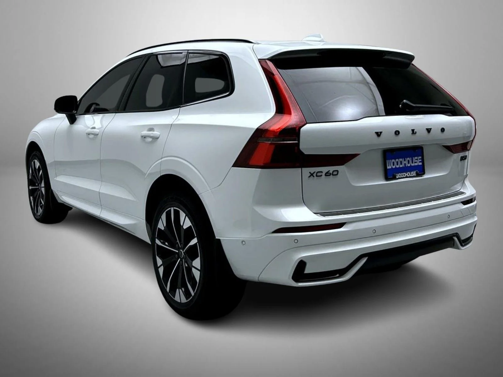 Used 2026 White Volvo B5 Plus image 7