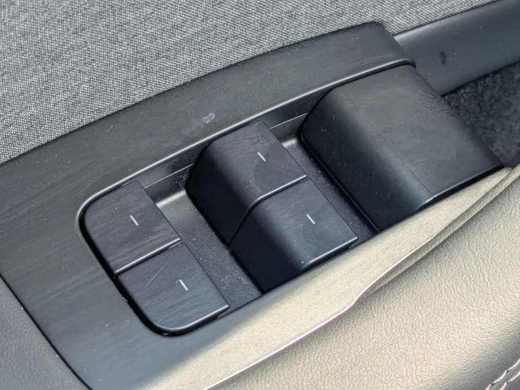 Used 2025  Tesla Long Range image 23