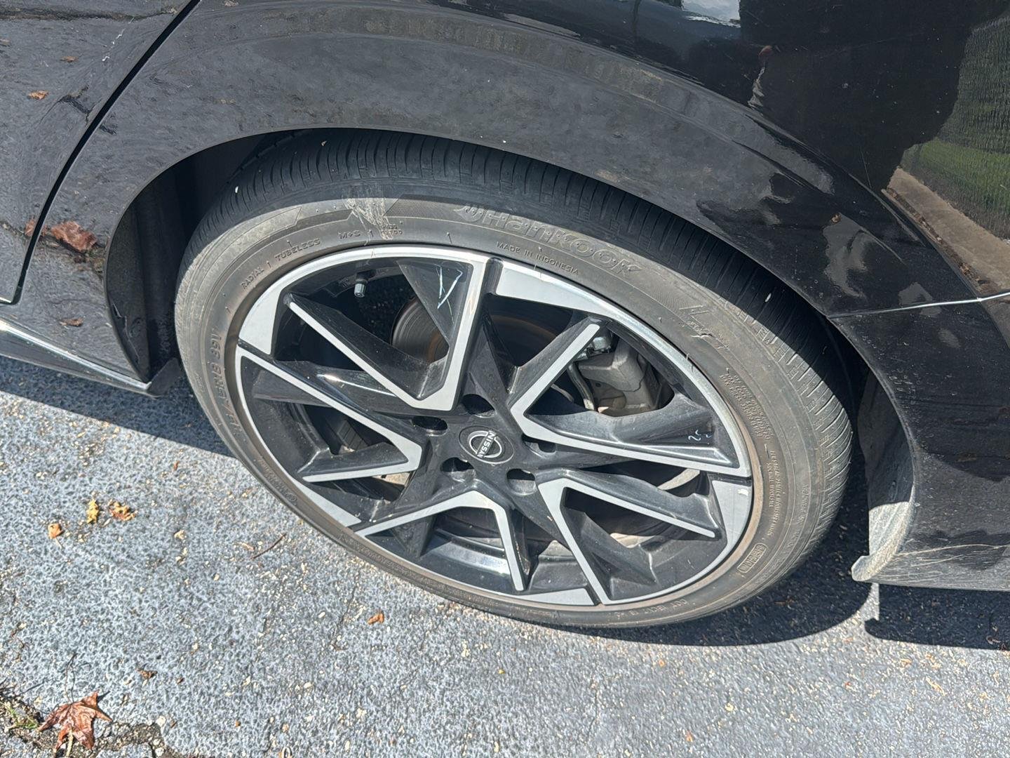 Used 2025 Super Black Nissan SR image 9
