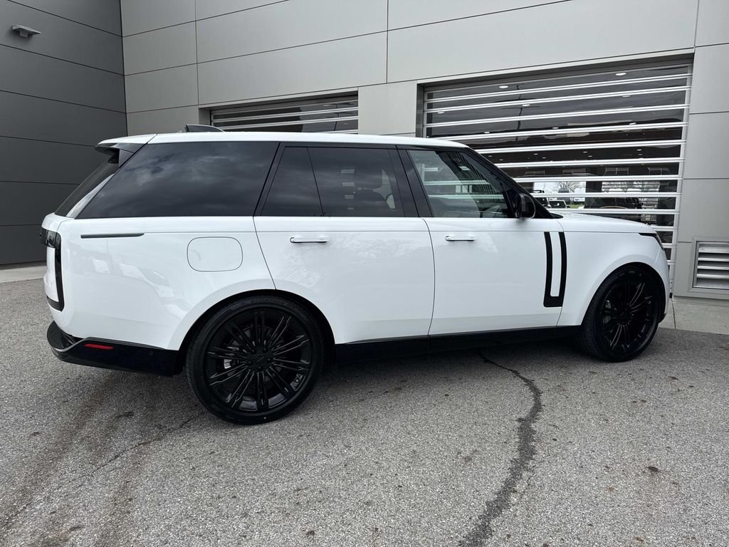 New 2026 Fuji White Land Rover SE image 8