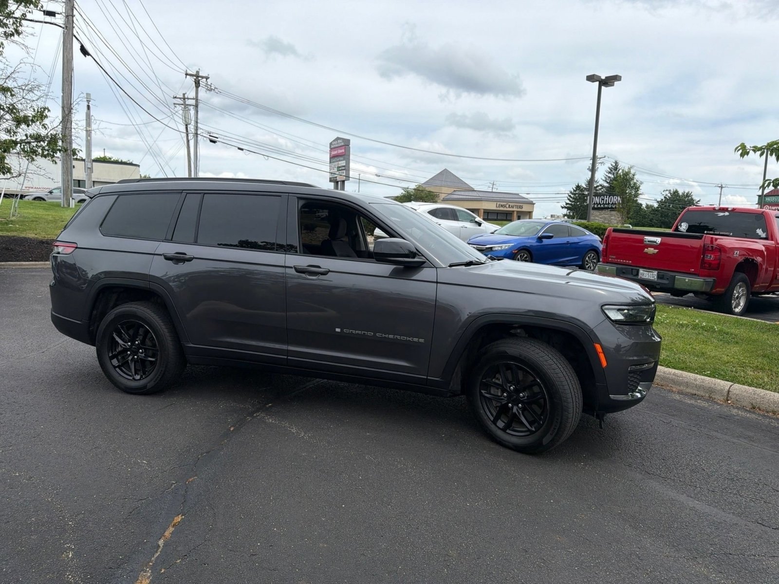 Used 2023 Baltic Gray Metallic Clearcoat Jeep Laredo image 15