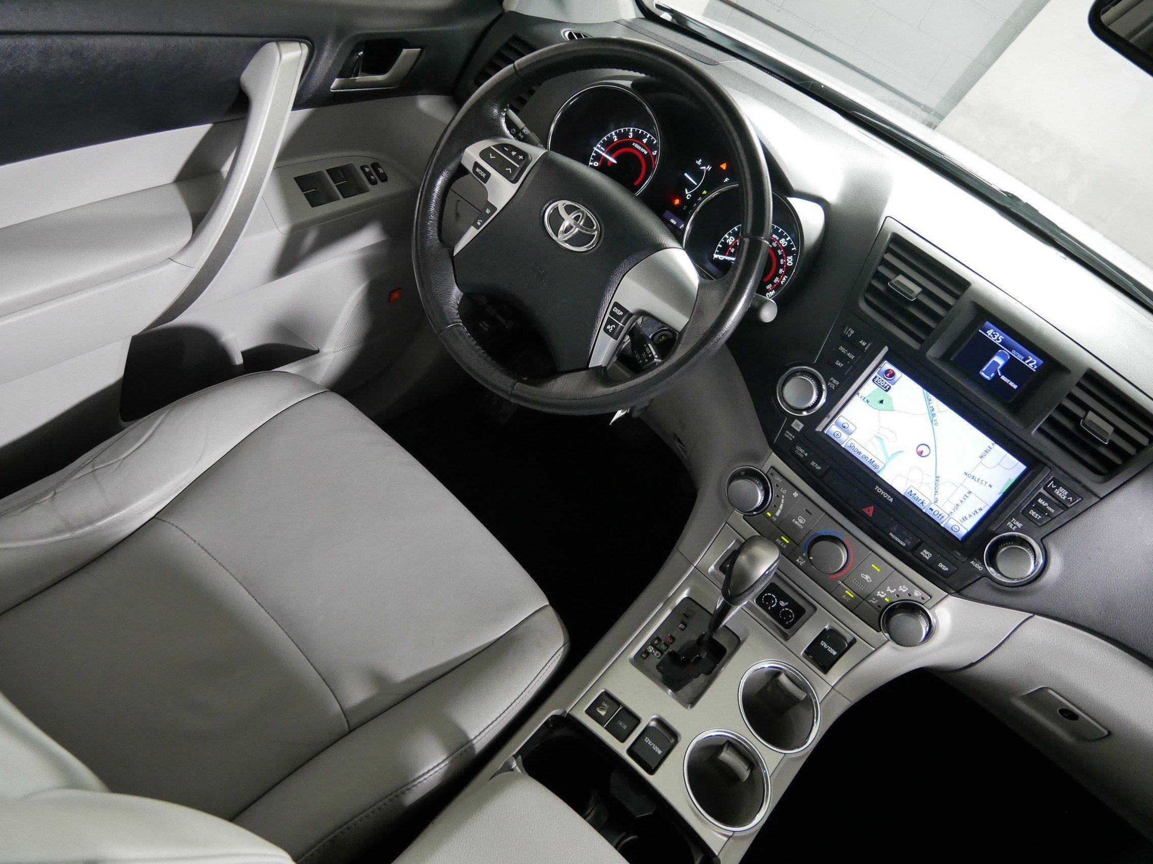 Used 2012 Blizzard Pearl Toyota SE image 9