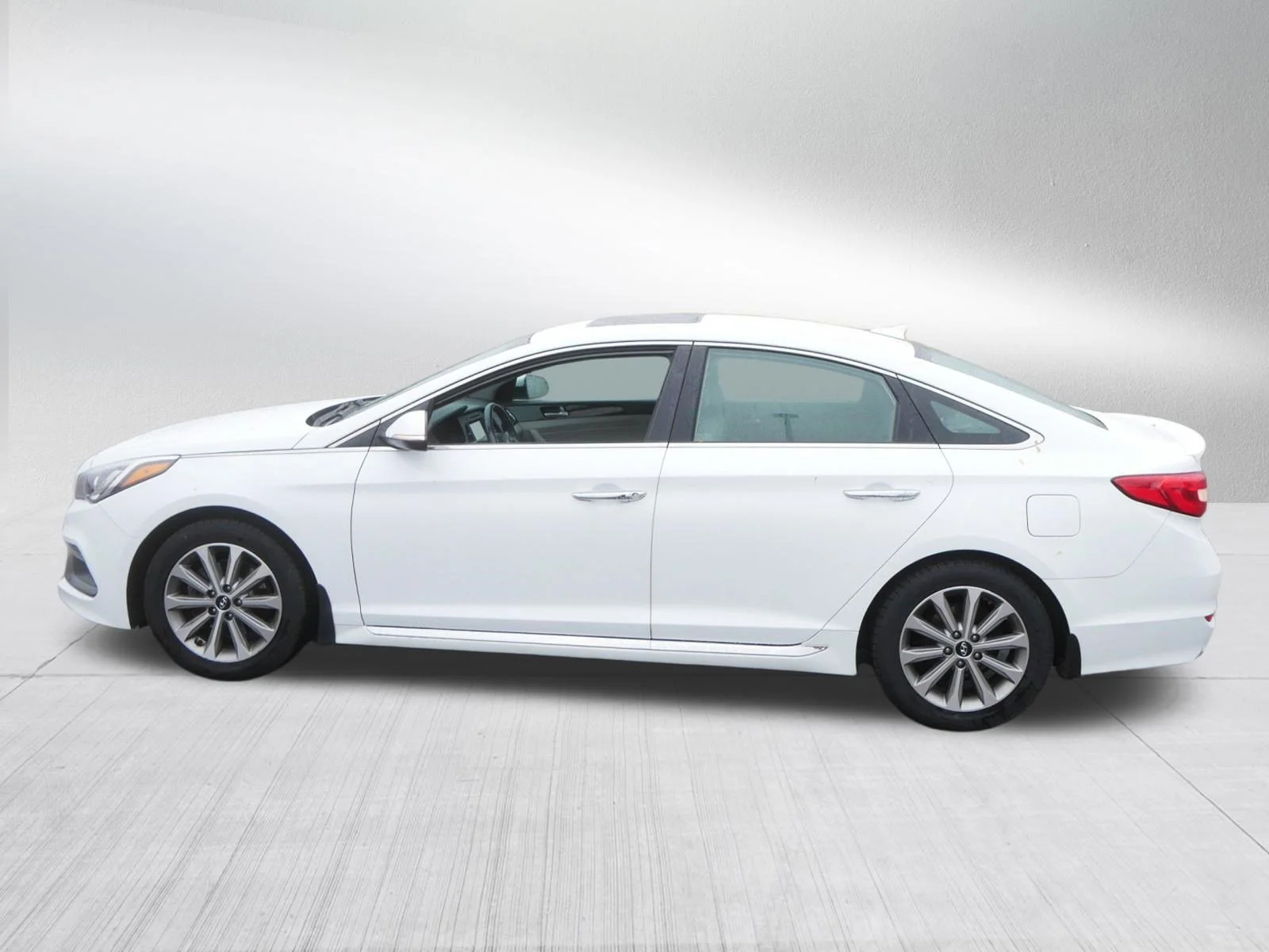 Used 2017 Quartz White Pearl Hyundai Limited image 4